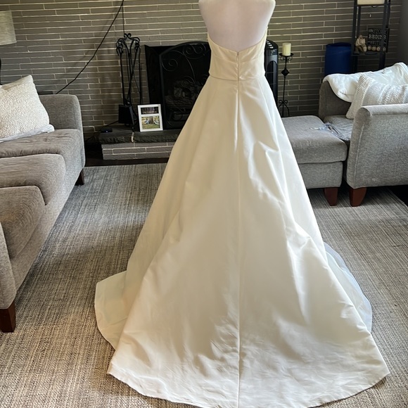 Amsale Reed Wedding Gown 10 - Picture 8 of 13